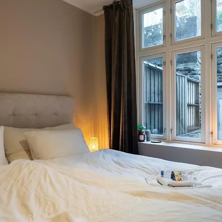 Renovated 3 In Historical Sandviken شقة