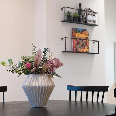 Renovated 3 In Historical Sandviken شقة *