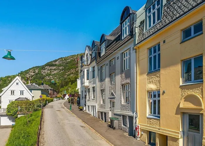 Renovated 3 In Historical Sandviken *