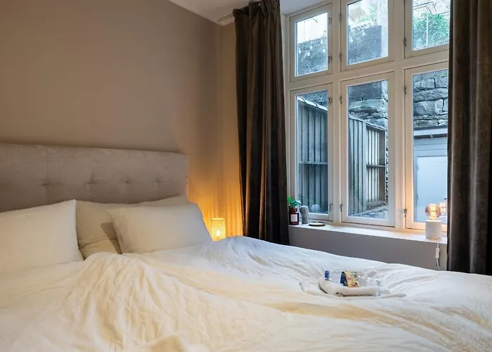 Renovated 3 In Historical Sandviken Apartamento